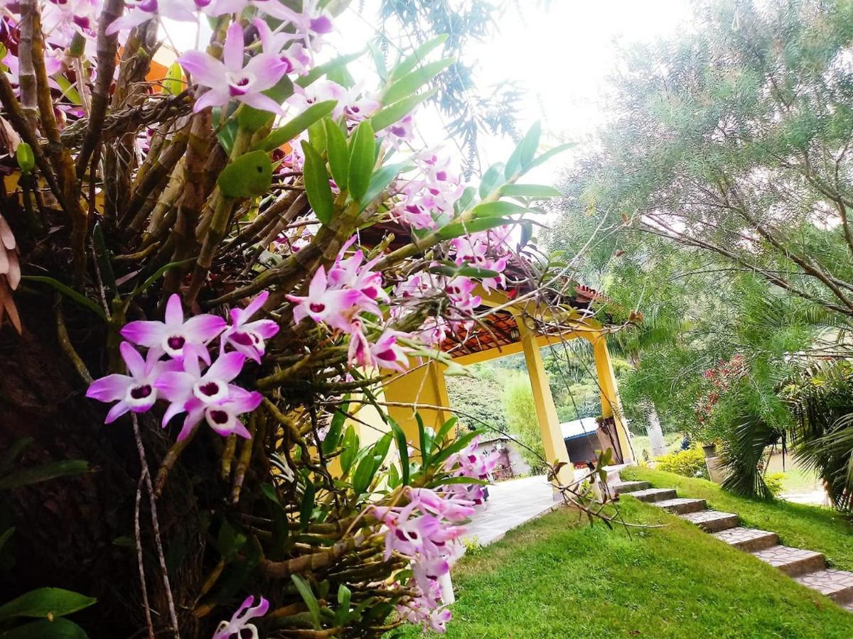Casa Com Flores Pedra Azul  Eksteriør bilde